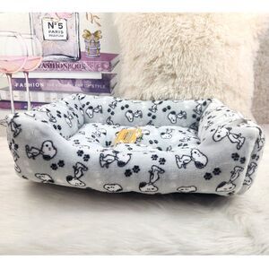 {Peanuts} Grey Cozy Plush {Pet Bed}